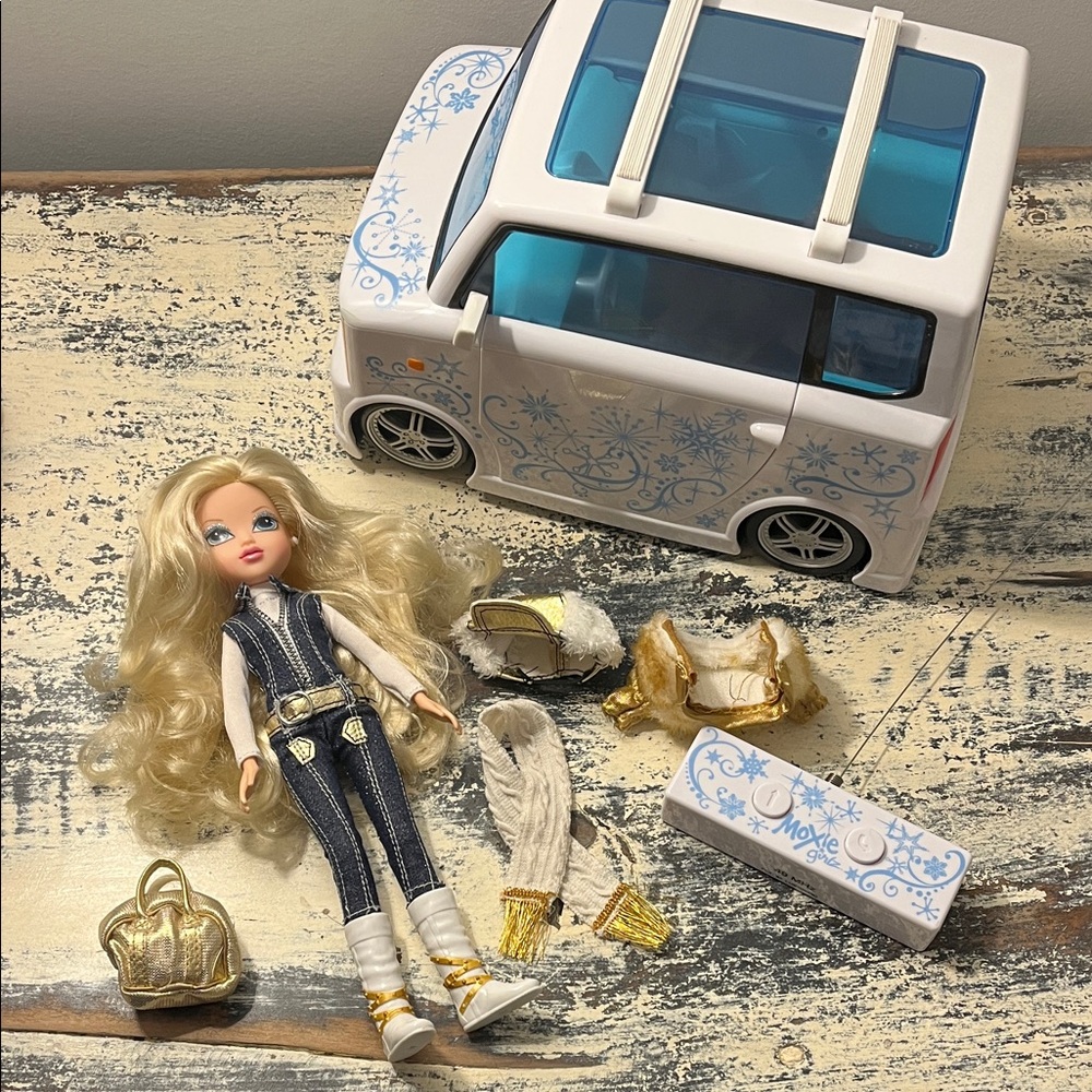 Moxie Girlz Avery Magic Snow Winter RC Cruiser Car + Remote WORKS